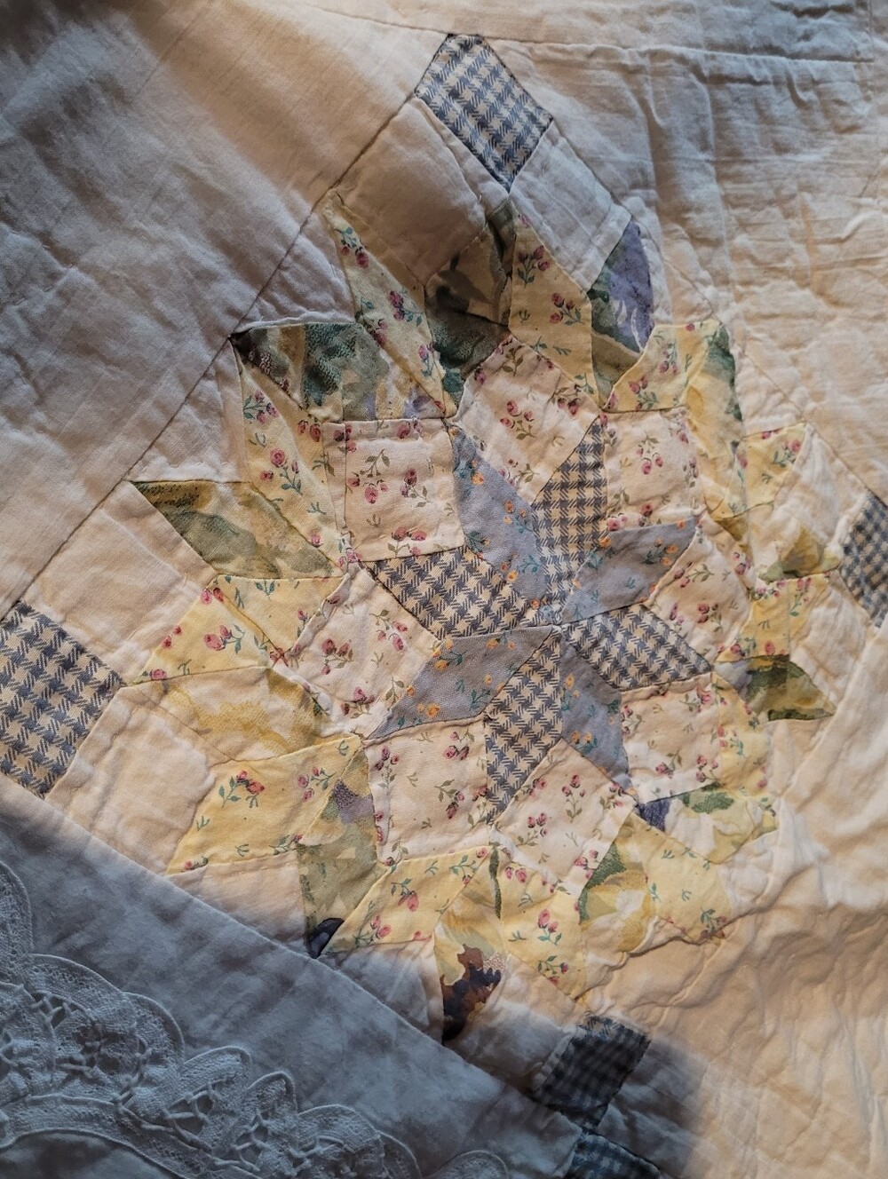 Vintage Handmade Quilt - Picture 7 of 13